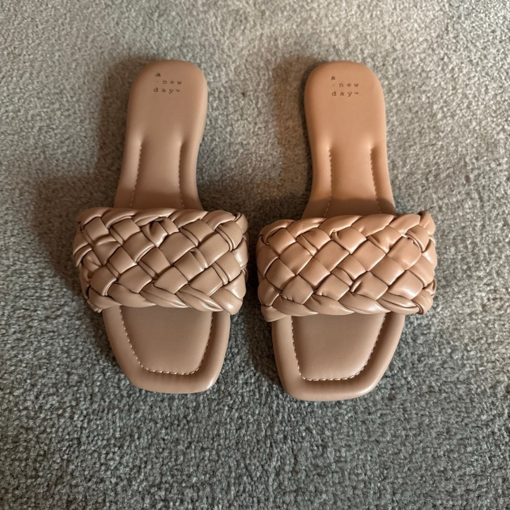 Women's Tan Woven Slide Sandals Size 9